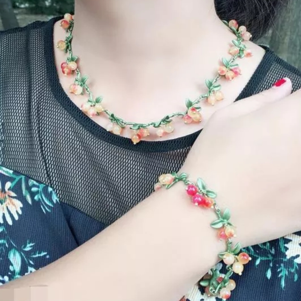 Peach Hypericum Berry Necklace - Picture 2 of 4